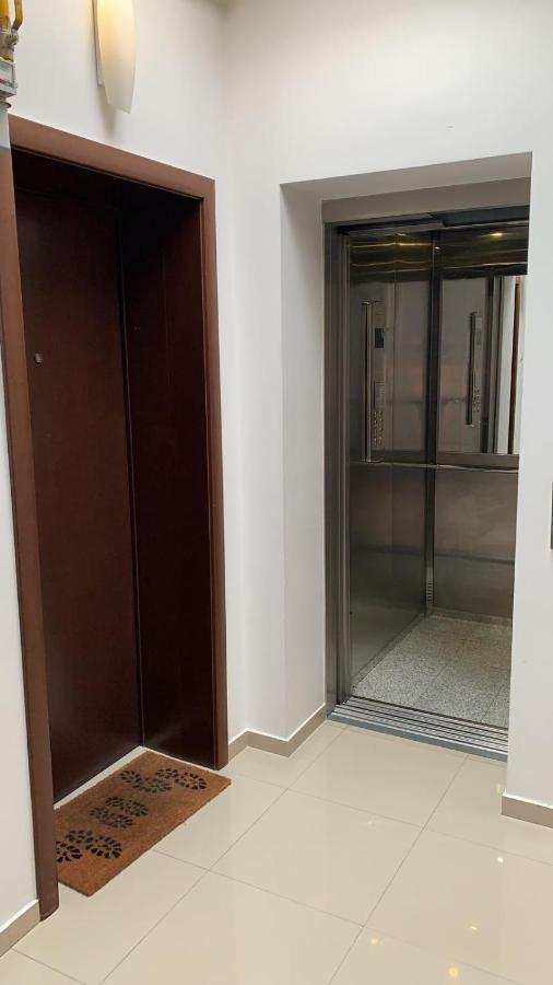 Centru Unirii Luxury Vip Apartament 2 Camere 98 Mp ! Parcare Subterana Privata Incalzita Iarna Si Climatizata Vara Doar Cu Rezervare In Limita Locurilor Disponibile ! Proprietate In Regim Hoteliep - Nu Are Bucatarie ! Bukarest Exteriör bild